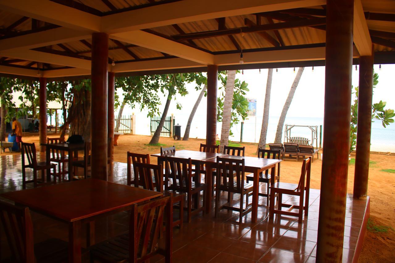 Under Water Safaris And Resort Uppuveli Exteriör bild